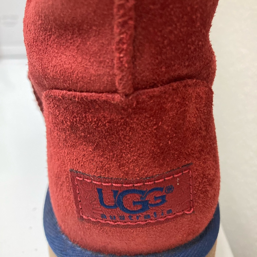 Uggs, size 6 worn once. Very nice but can’t wear it in Florida.